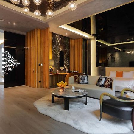 Mulan Motel Taichung Exterior foto